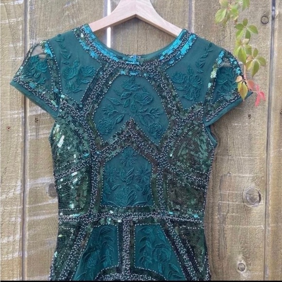 Emerald Green Art Deco Sequin Embroidered Bodycon Dress 🌿 - Picture 6 of 11